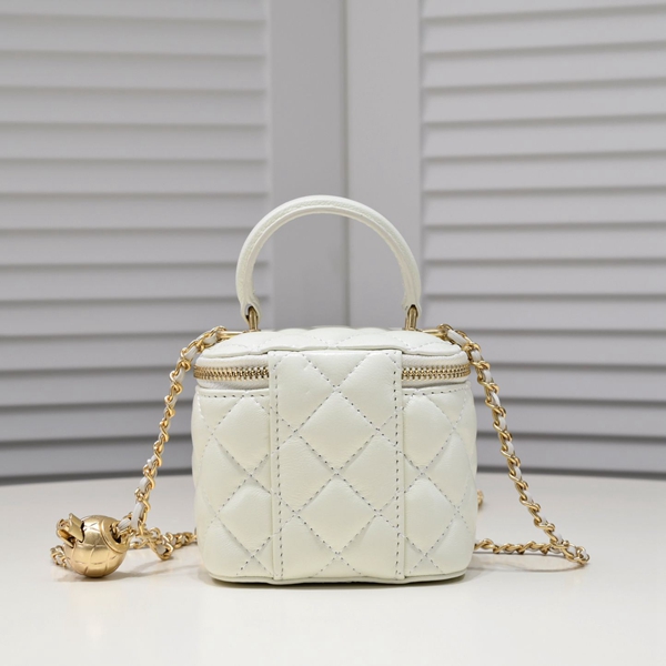 シャネルバッグ側面デザイン